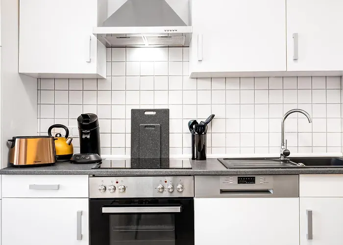 Smart Home - Essen - Perfect For 5 Guests! Central - Balcony - Netflix - Free Parking Zone