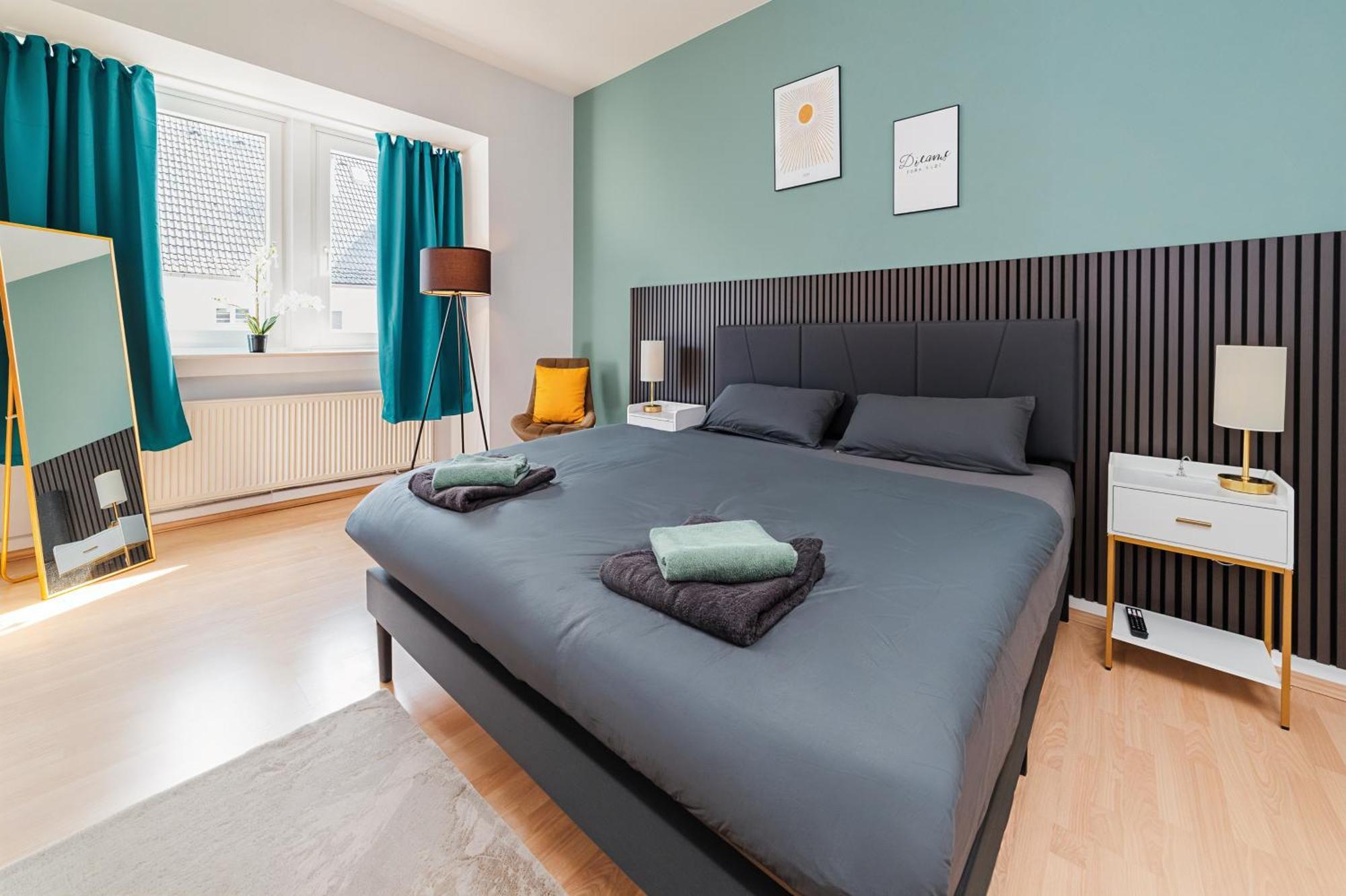 Smart - - Perfect For 5 Guests! - Balcony - Netflix - Free Parking Zone *