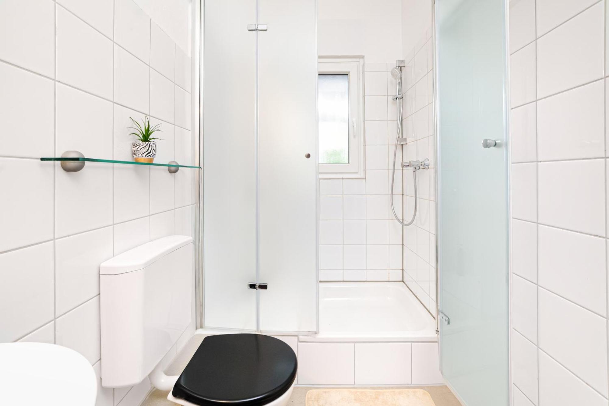 Smart - - Perfect For 5 Guests! - Balcony - Netflix - Free Parking Zone Apartment *