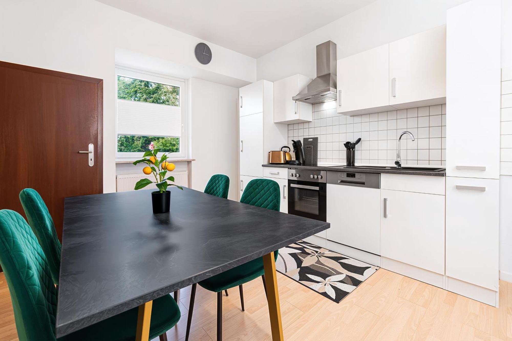 Smart - - Perfect For 5 Guests! - Balcony - Netflix - Free Parking Zone Apartment